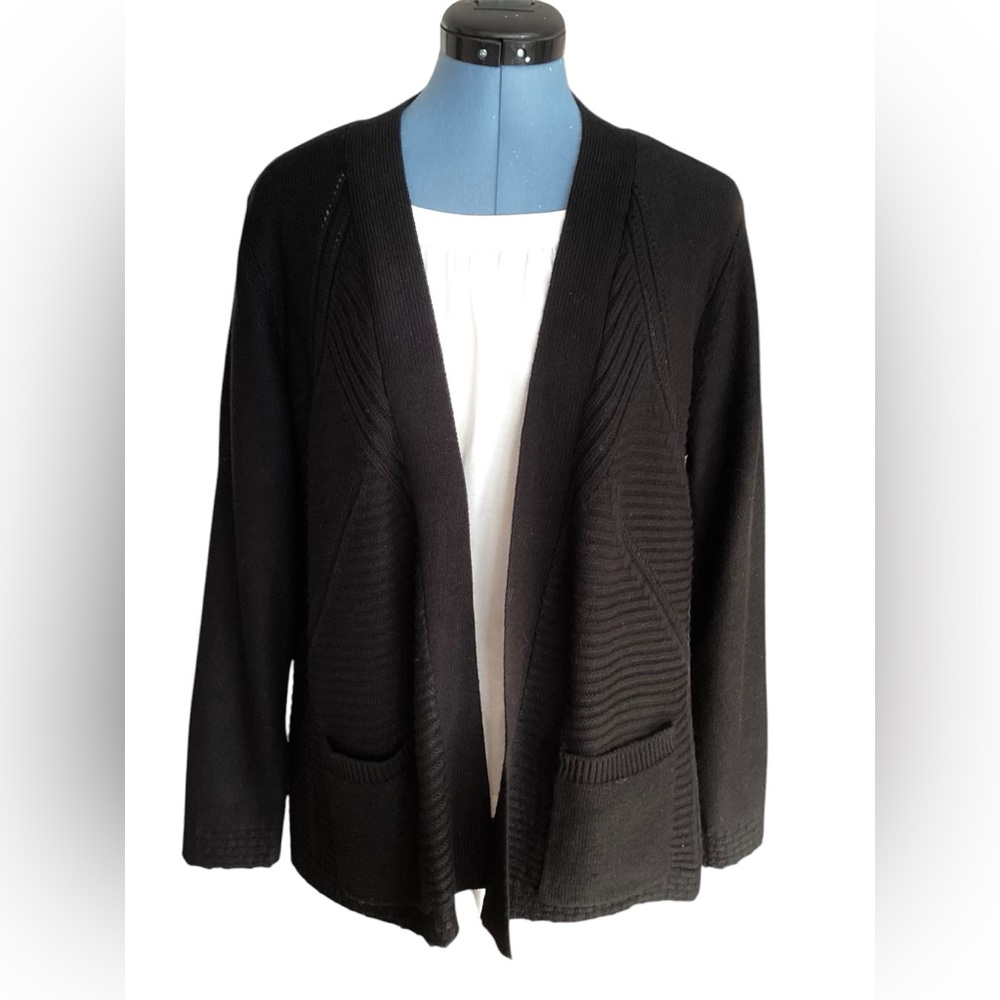NWT Croft&Barrow black acrylic cardigan. Size PL